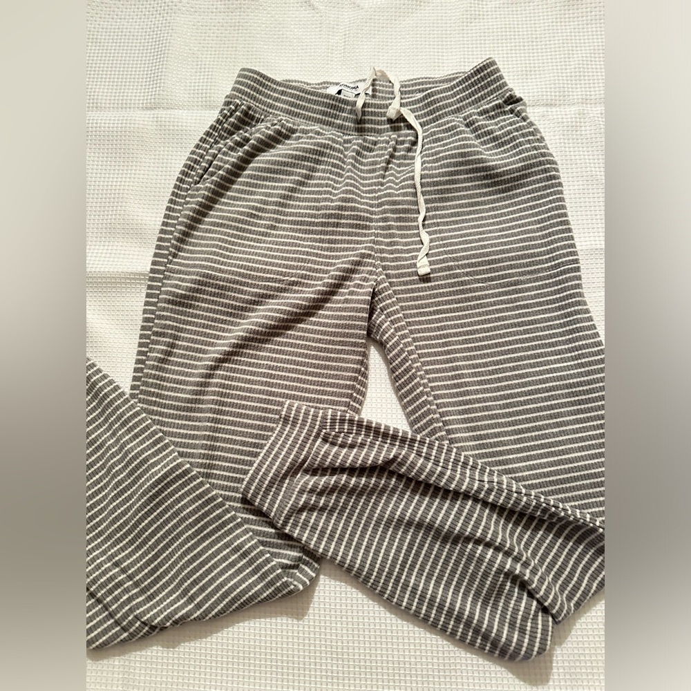 Sonoma Women’s Gray and White Striped Pajama Pants